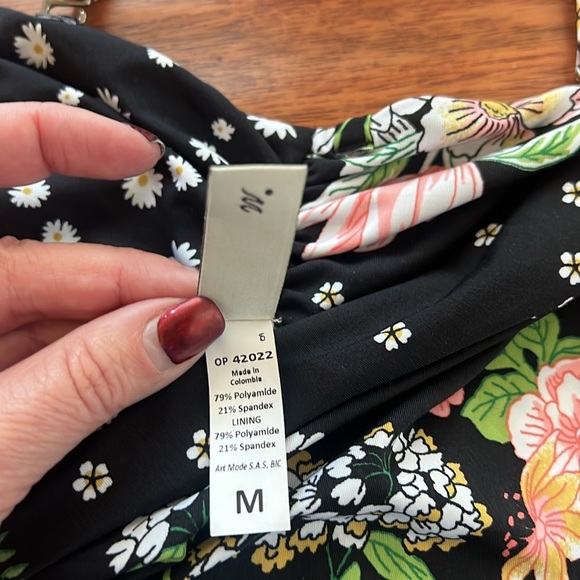 NWOT Black MAGII Swimsuit bikini top Size Medium Reversible - Picture 6 of 6